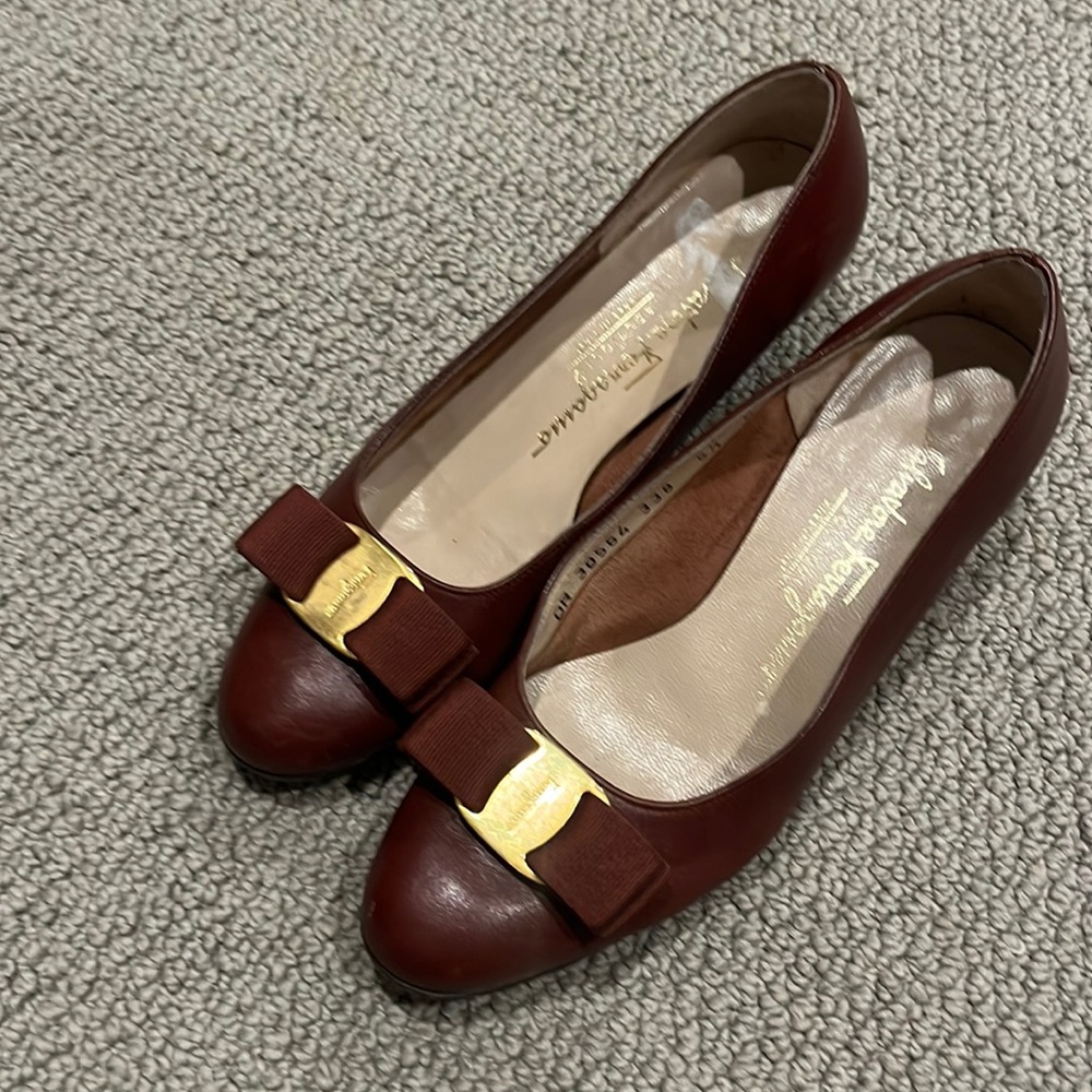 salvatore ferragamo size 5.5